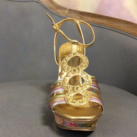 BCBGirls Women's Debby Platform T-Strap sandal, size 6.5 - Picture 6 of 15